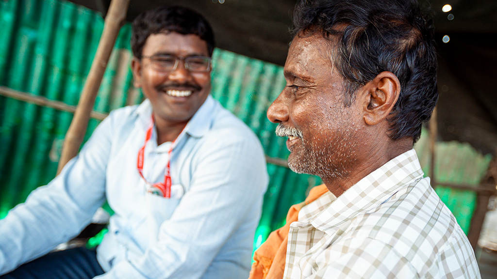 A community health worker in India engaged in conversation with a community member on tuberculosis care (Credit: StopTB) (photo)